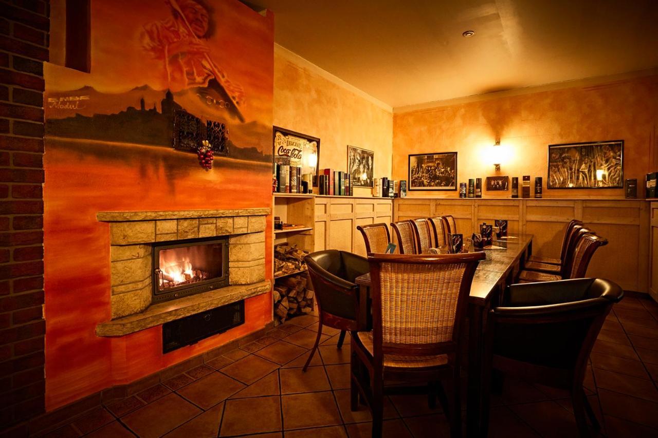 Pension Ruessel-Pub Sangerhausen Exterior photo